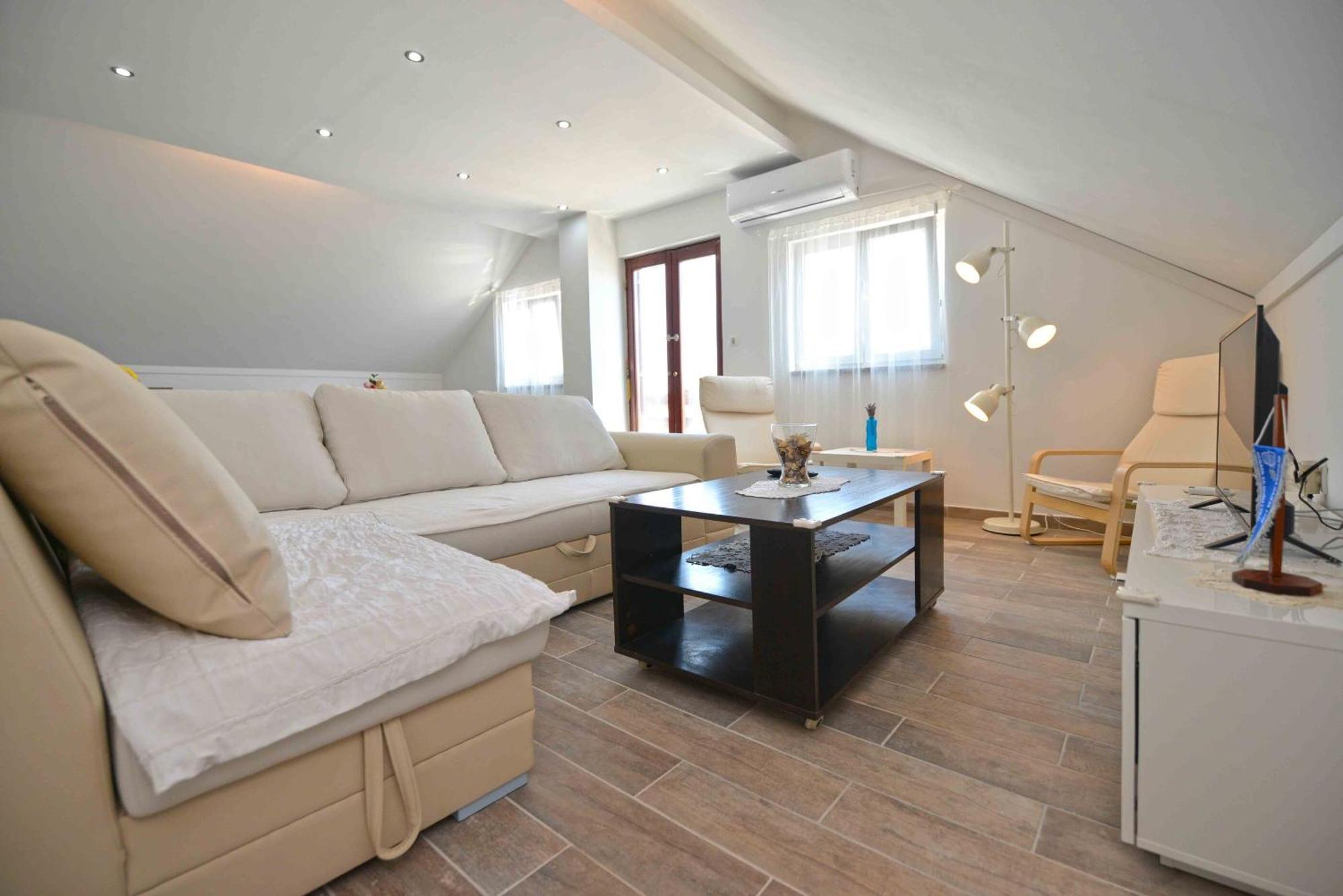 Apartments Mili - Near The Sea And The Centar Of Place Betina  Exterior foto