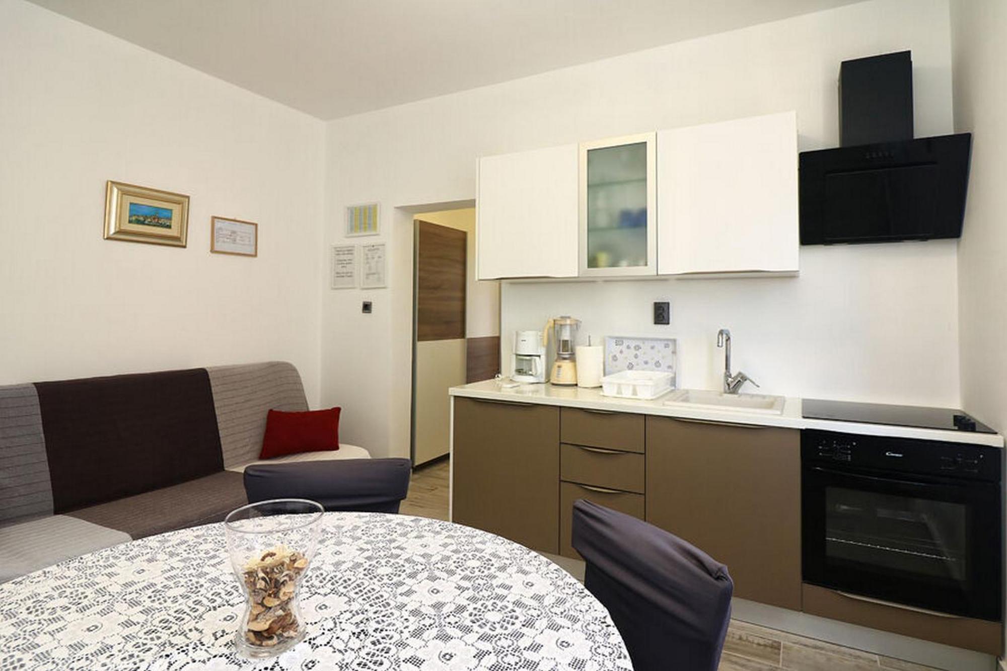 Apartments Mili - Near The Sea And The Centar Of Place Betina  Exterior foto